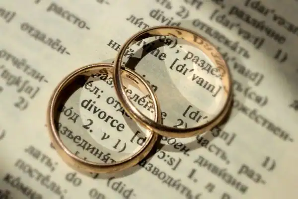 Image of rings removed before divorce mediation Blackburn